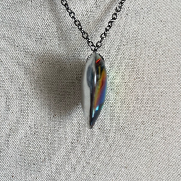 Puffy Glass Heart Necklace. - Picture 5 of 6